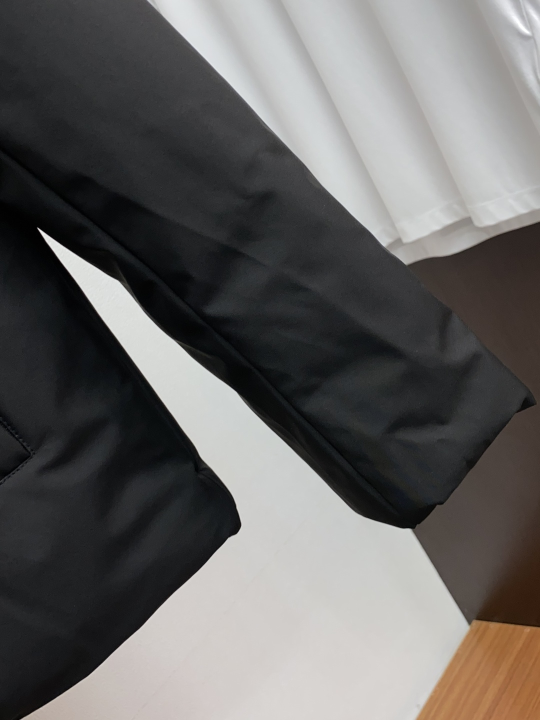 普拉达 25ss最新品 连帽 棉衣夹克外套，设计帅气有型！百搭必备单品，时尚潮牌， 轻松营造酷帅氛围感 