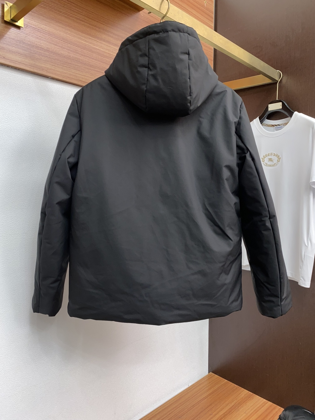 普拉达 25ss最新品 连帽 棉衣夹克外套，设计帅气有型！百搭必备单品，时尚潮牌， 轻松营造酷帅氛围感 