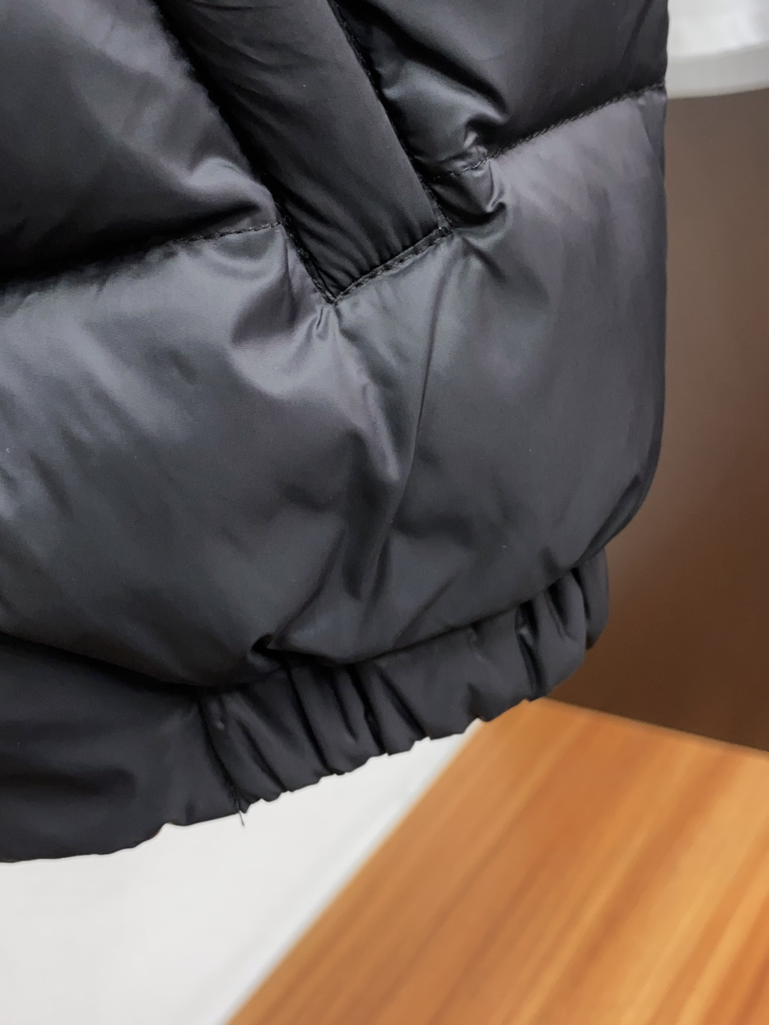 普拉达 秋冬新款羽绒马甲服 原版1:1订制五金配件全进口原版定制 欢迎专柜对比 绝对的高品质 采用顶级9