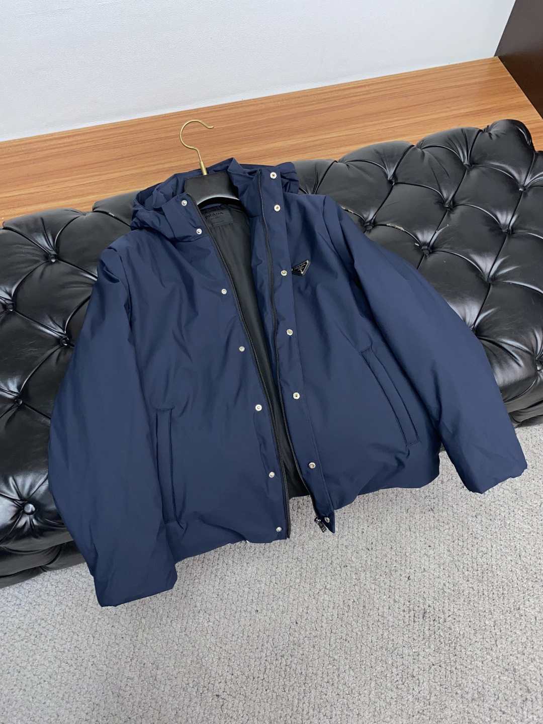 普拉达 25ss最新品 连帽 棉衣夹克外套，设计帅气有型！百搭必备单品，时尚潮牌， 轻松营造酷帅氛围感 