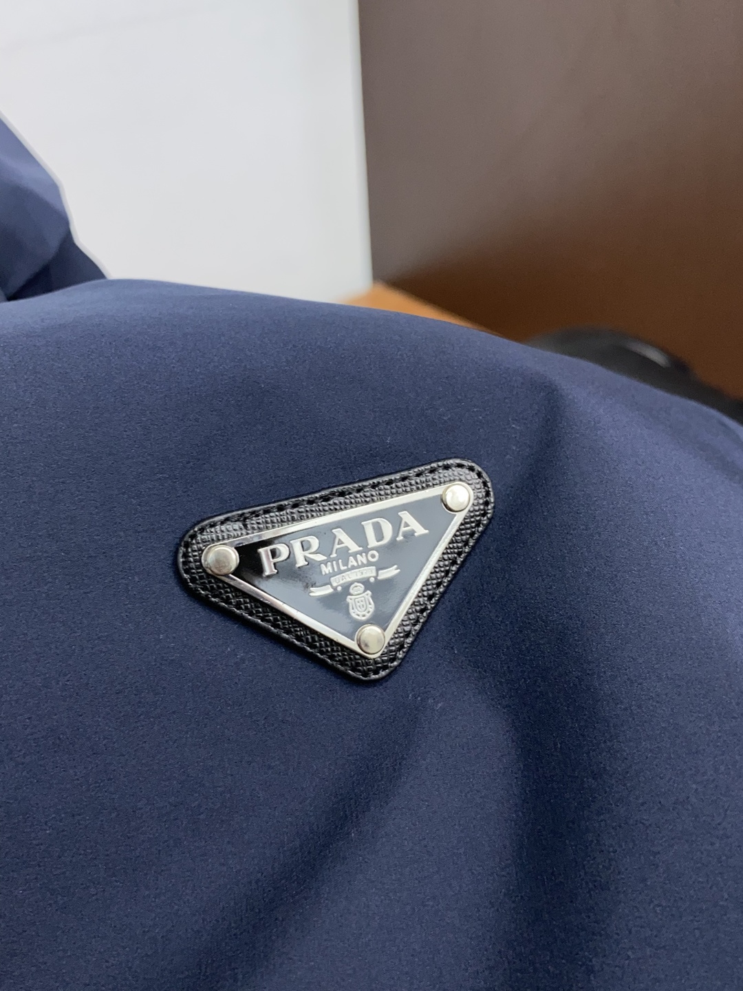 普拉达 25ss最新品 连帽 棉衣夹克外套，设计帅气有型！百搭必备单品，时尚潮牌， 轻松营造酷帅氛围感 