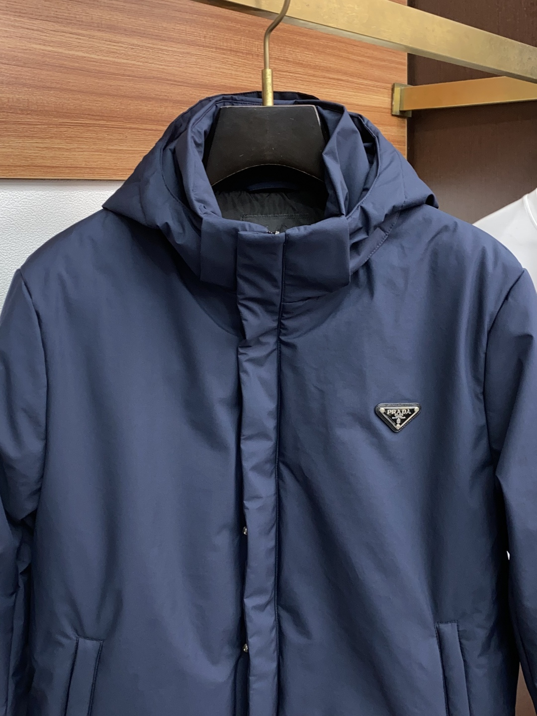 普拉达 25ss最新品 连帽 棉衣夹克外套，设计帅气有型！百搭必备单品，时尚潮牌， 轻松营造酷帅氛围感 