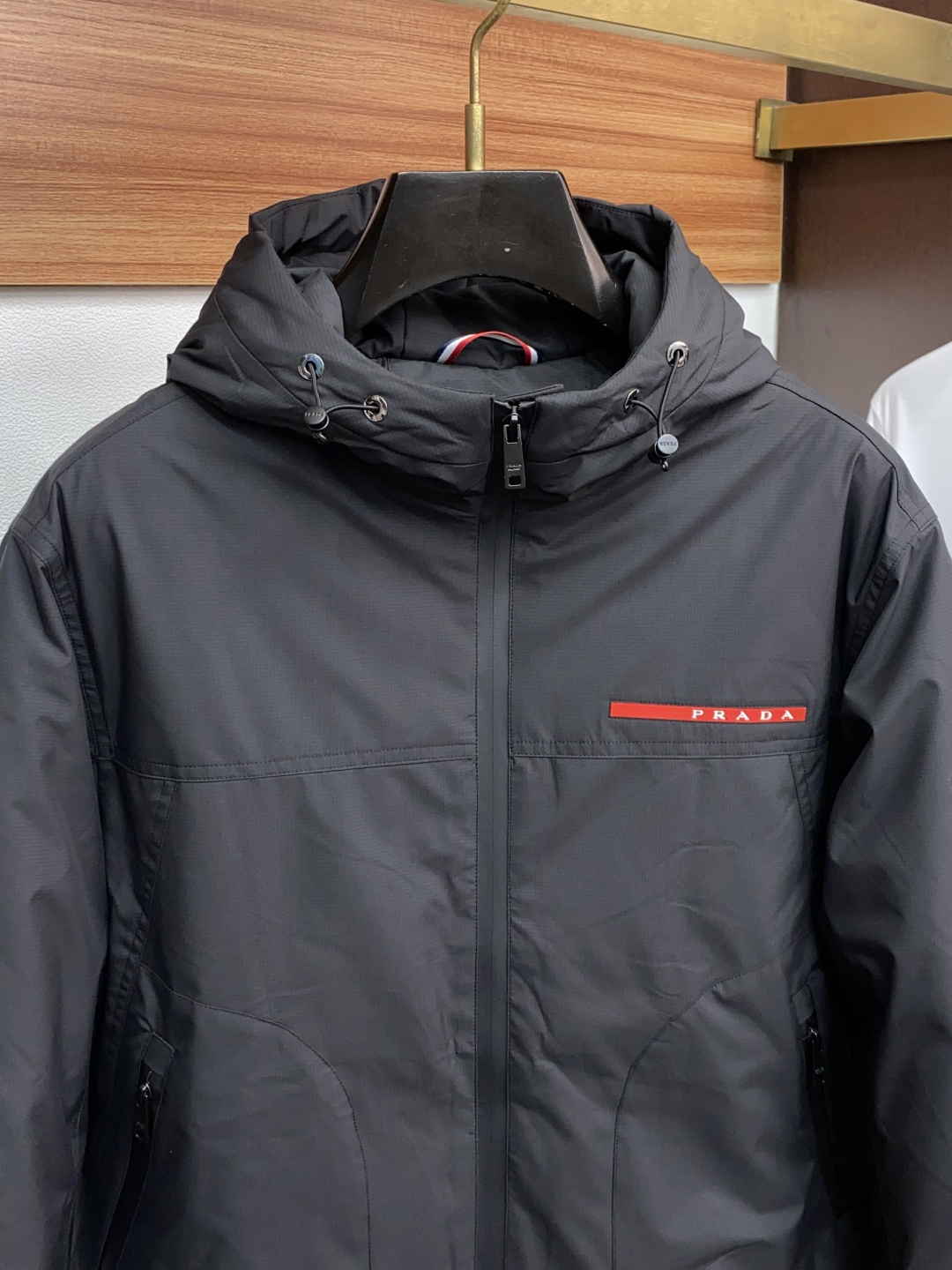 普拉达 2025秋冬新款🆕羽绒服 原版1:1订制五金配件全进口原版定制 欢迎专柜对比 绝对的高品质 采用