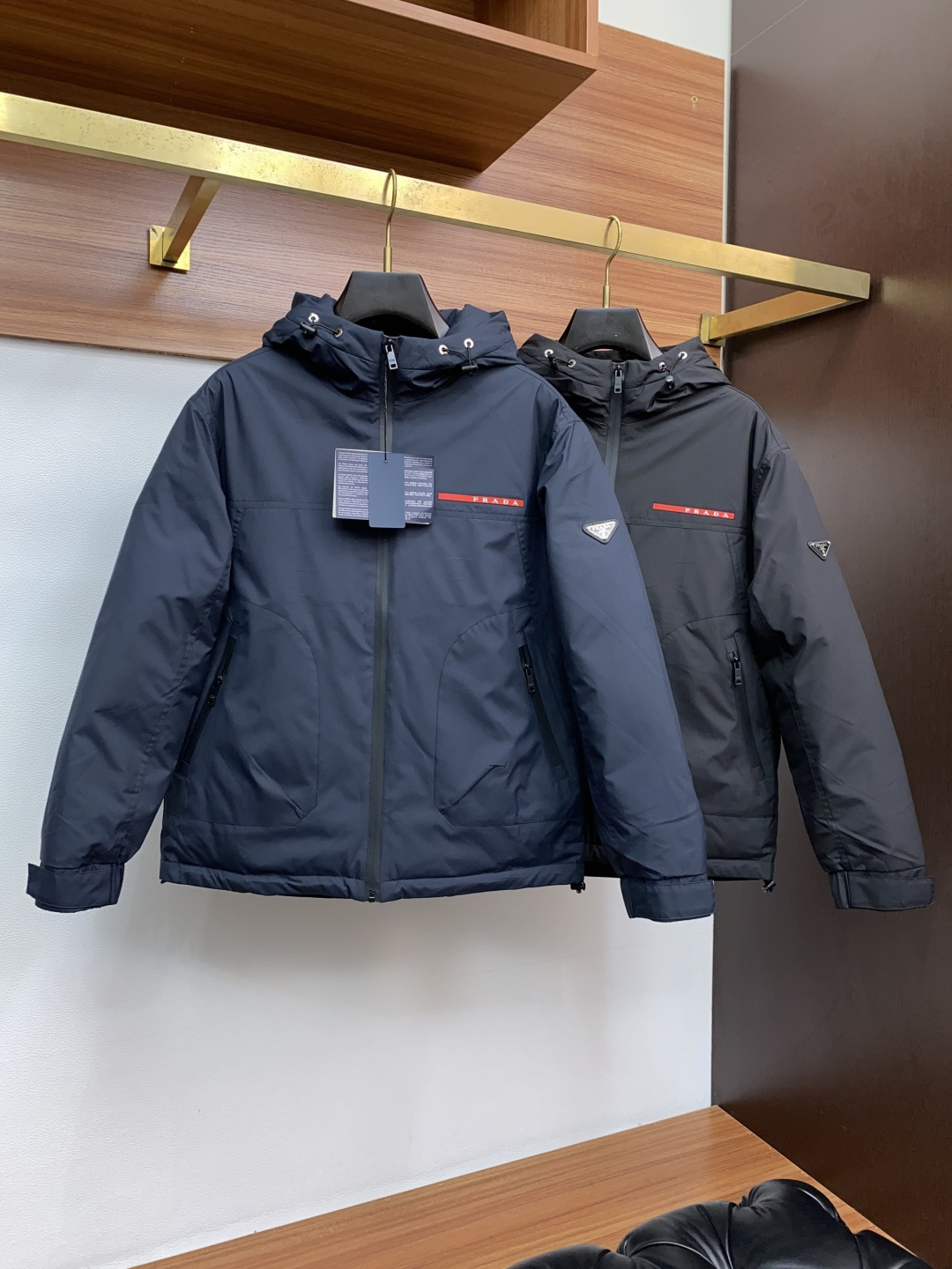 普拉达 2025秋冬新款🆕羽绒服 原版1:1订制五金配件全进口原版定制 欢迎专柜对比 绝对的高品质 采用