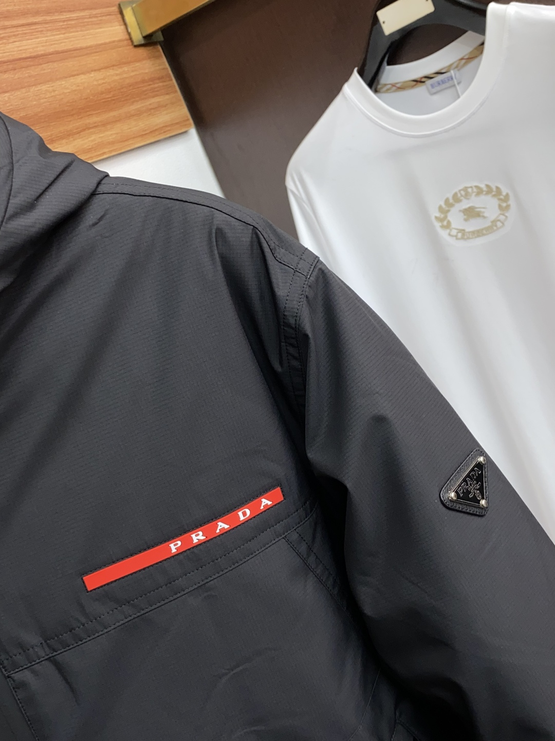 普拉达 2025秋冬新款🆕羽绒服 原版1:1订制五金配件全进口原版定制 欢迎专柜对比 绝对的高品质 采用