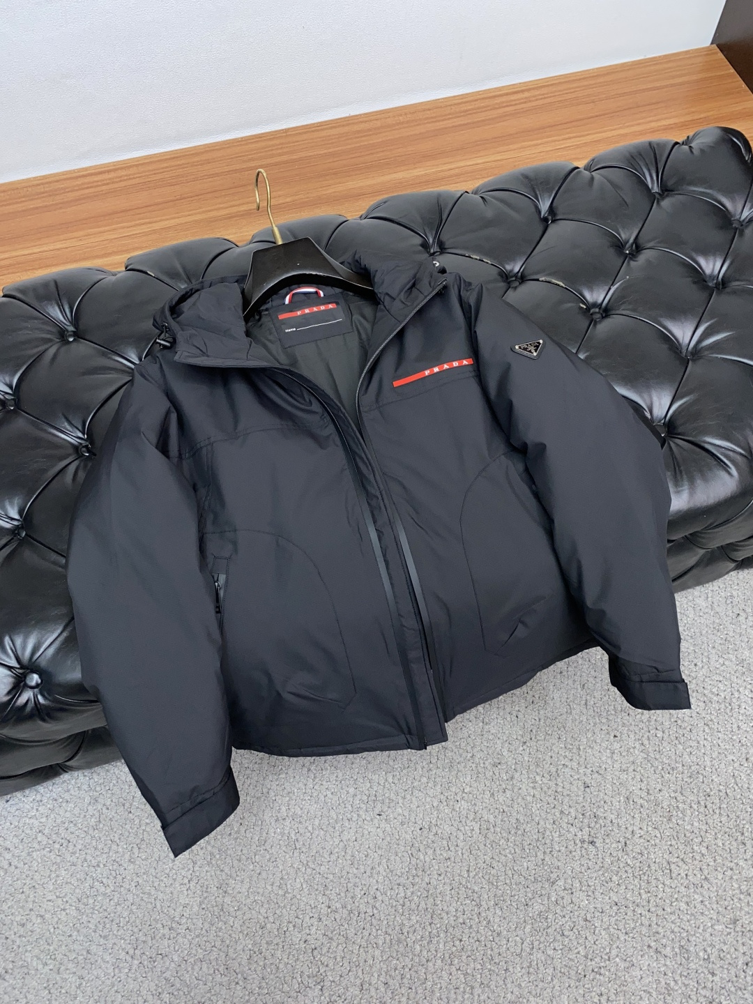 普拉达 2025秋冬新款🆕羽绒服 原版1:1订制五金配件全进口原版定制 欢迎专柜对比 绝对的高品质 采用