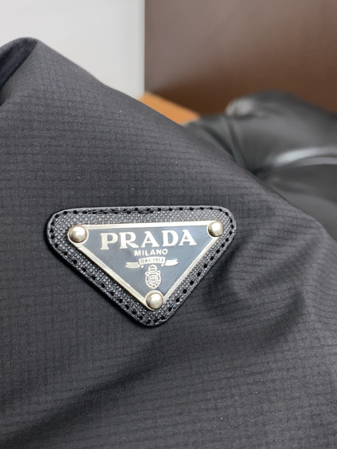 普拉达 2025秋冬新款🆕羽绒服 原版1:1订制五金配件全进口原版定制 欢迎专柜对比 绝对的高品质 采用