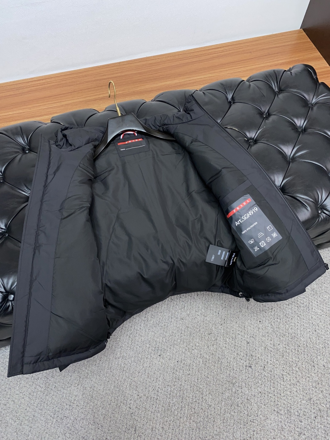 普拉达 2025秋冬新款🆕羽绒服 原版1:1订制五金配件全进口原版定制 欢迎专柜对比 绝对的高品质 采用