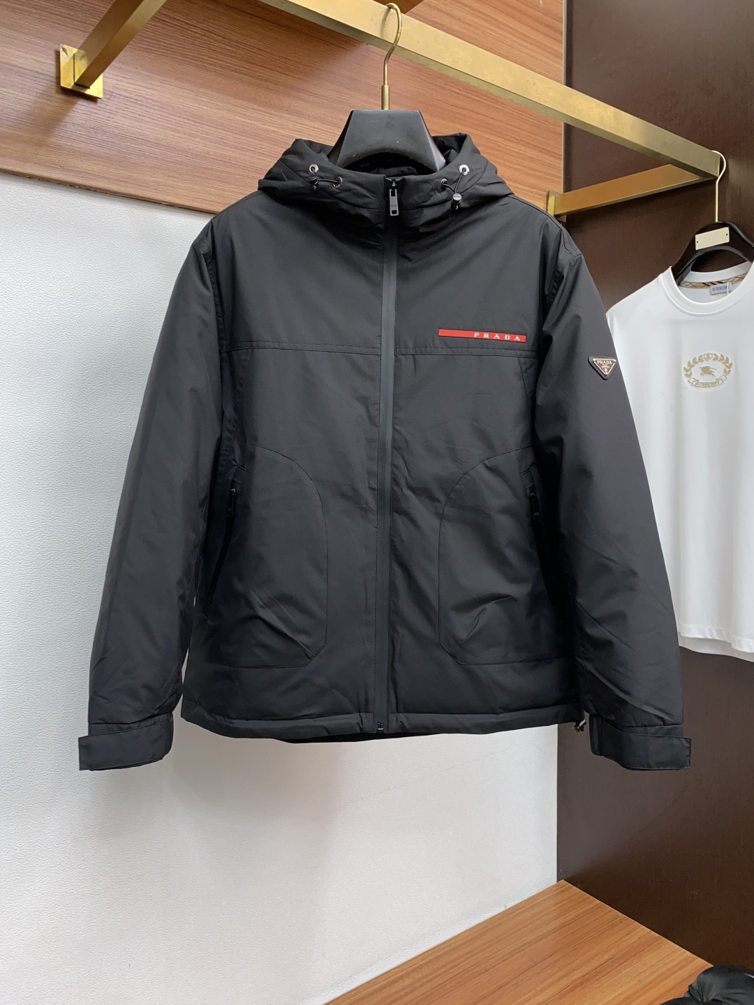 普拉达 2025秋冬新款🆕羽绒服 原版1:1订制五金配件全进口原版定制 欢迎专柜对比 绝对的高品质 采用