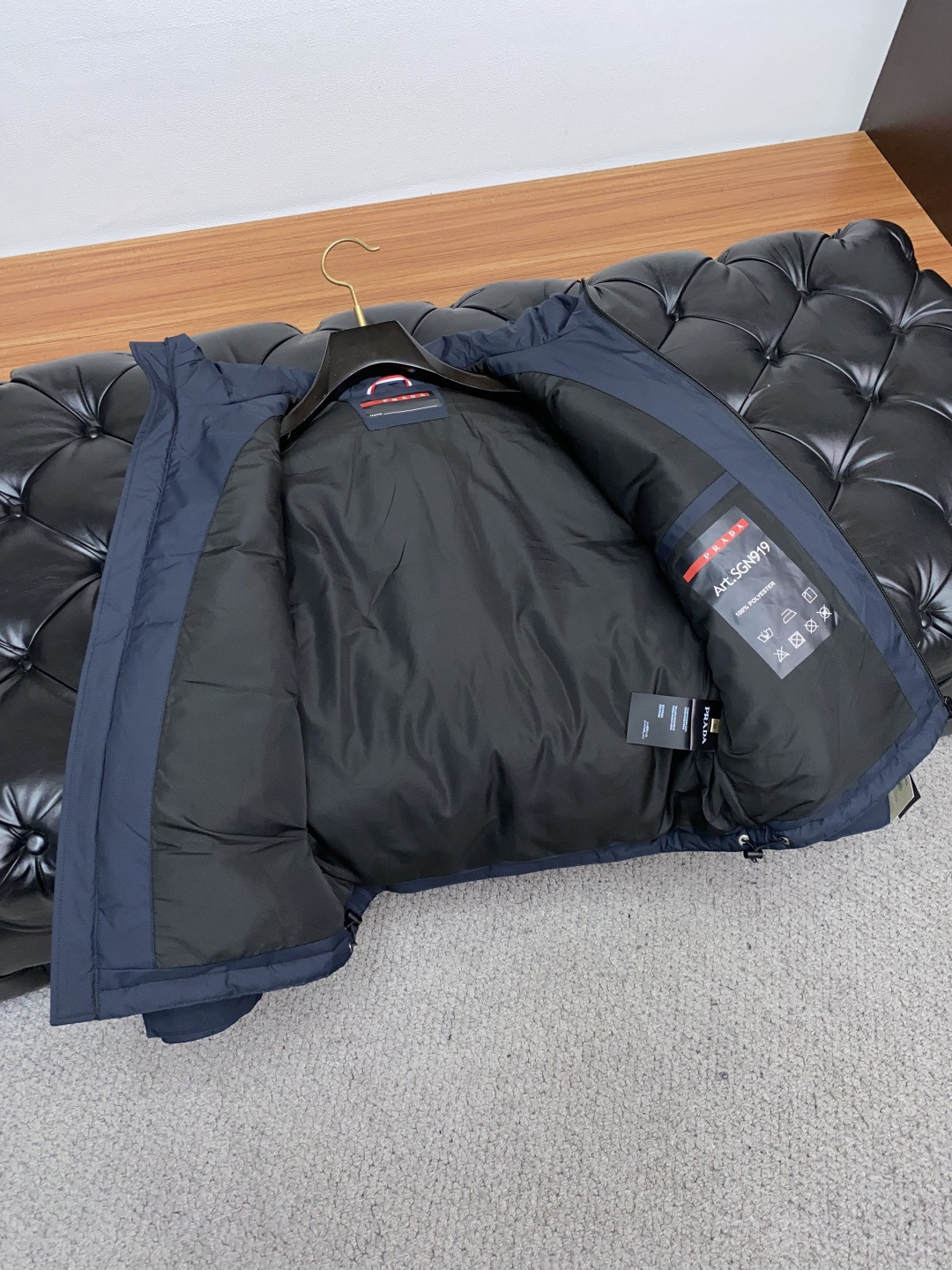 普拉达 2025秋冬新款🆕羽绒服 原版1:1订制五金配件全进口原版定制 欢迎专柜对比 绝对的高品质 采用