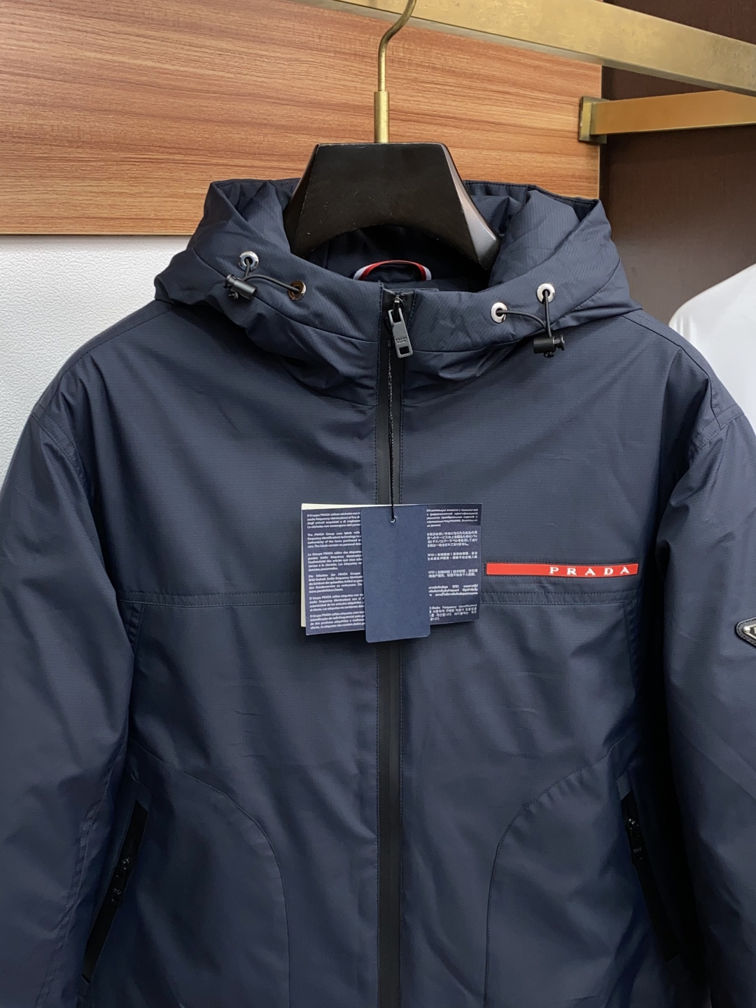 普拉达 2025秋冬新款🆕羽绒服 原版1:1订制五金配件全进口原版定制 欢迎专柜对比 绝对的高品质 采用