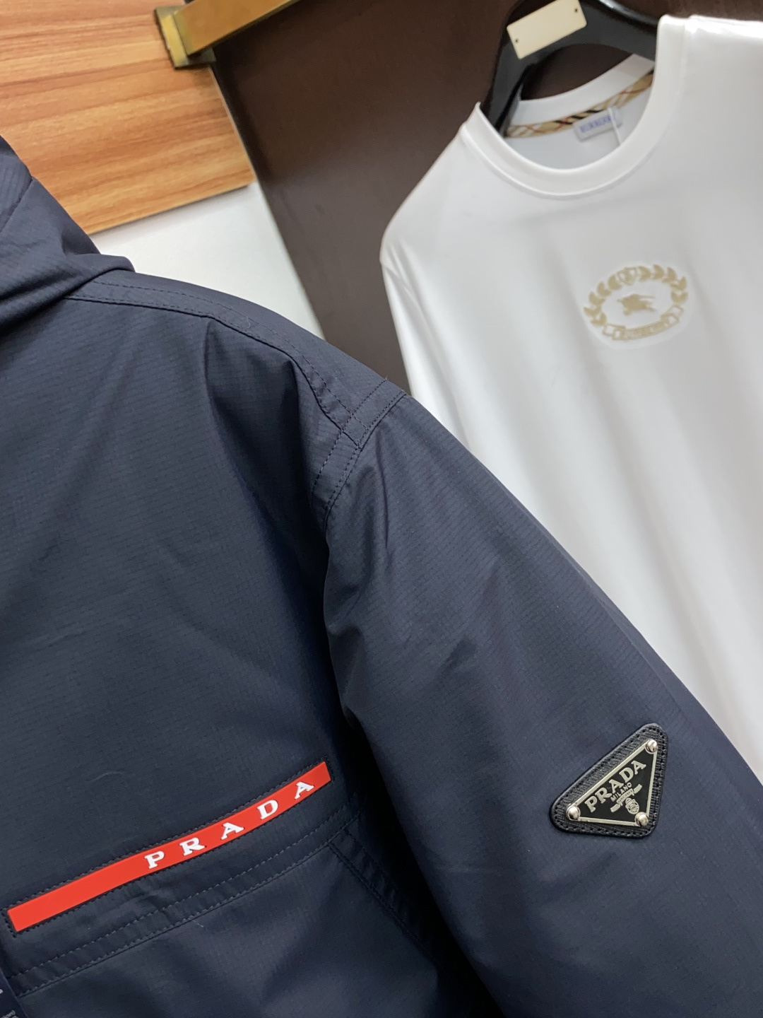 普拉达 2025秋冬新款🆕羽绒服 原版1:1订制五金配件全进口原版定制 欢迎专柜对比 绝对的高品质 采用