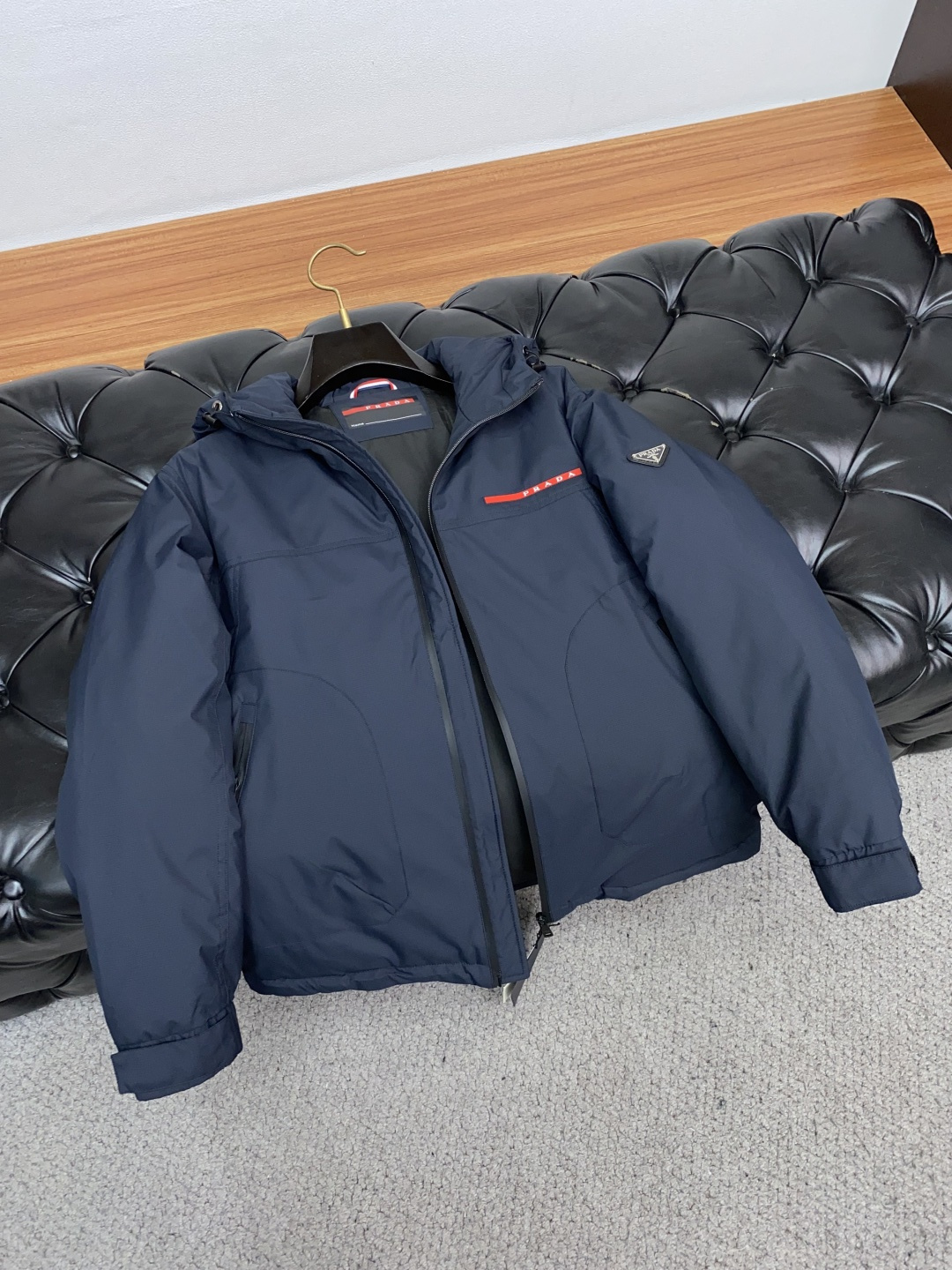 普拉达 2025秋冬新款🆕羽绒服 原版1:1订制五金配件全进口原版定制 欢迎专柜对比 绝对的高品质 采用