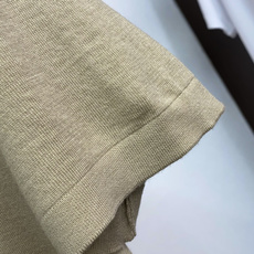 普拉达 翻领羊毛衫,用细腻纤维编织时光韵味,于一针一线间,诉说永恒优雅,在男士高端针织服饰领域,这款羊毛 普拉达 翻领羊毛衫,用细腻纤维编织时光韵味,于一针一线间,诉说永恒优雅,在男士高端针织服饰领域,这款羊毛