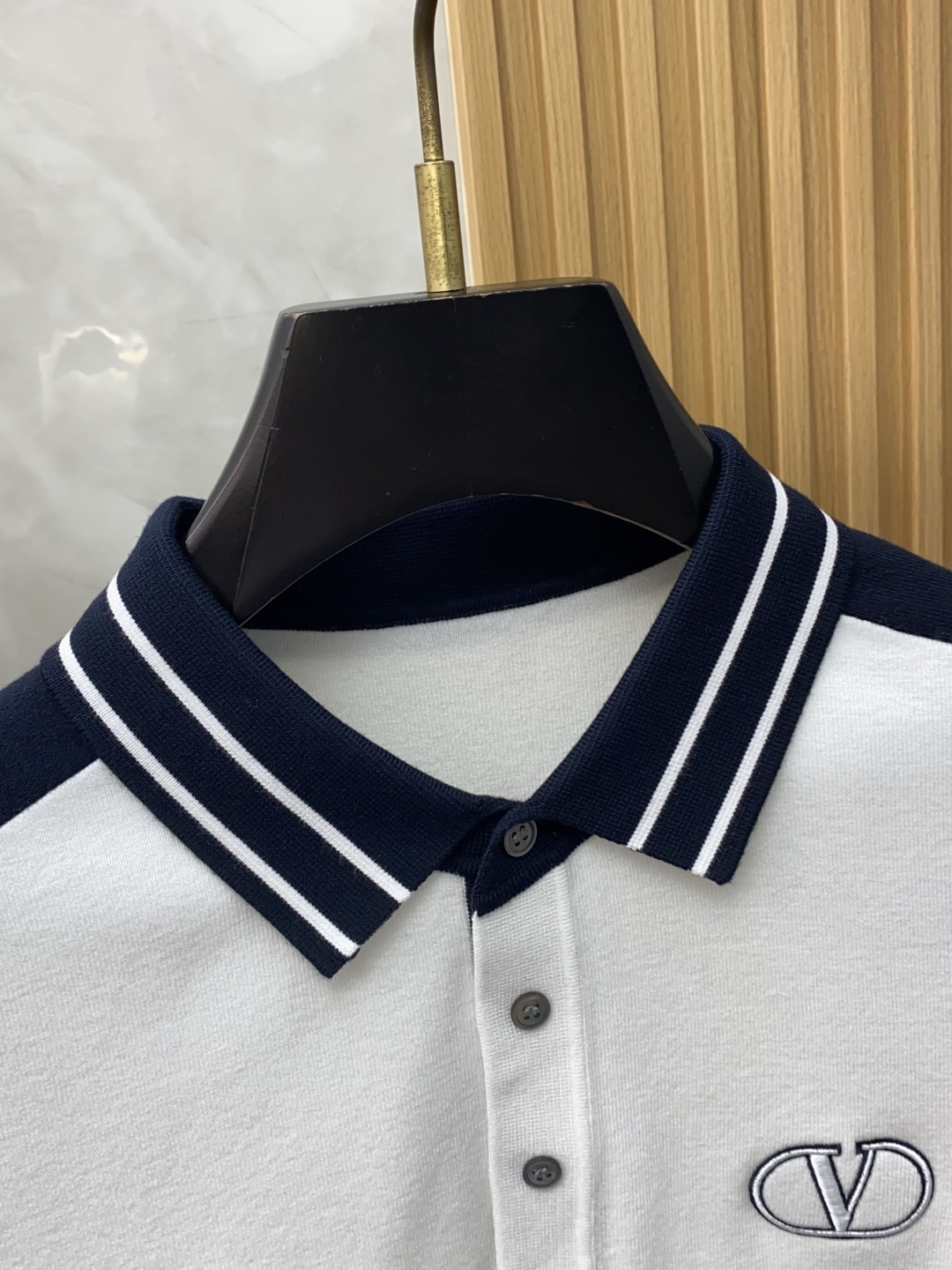 VT【Valentin* 华伦天*秋冬新品精致优雅针织羊毛短袖！全品相！！刺绣品牌经典图案，高端大气．简