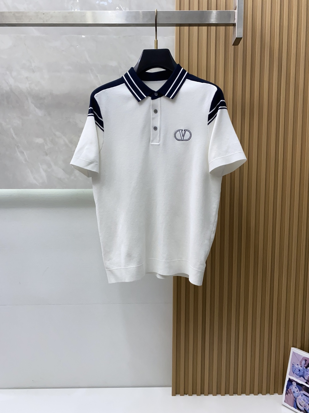 VT【Valentin* 华伦天*秋冬新品精致优雅针织羊毛短袖！全品相！！刺绣品牌经典图案，高端大气．简