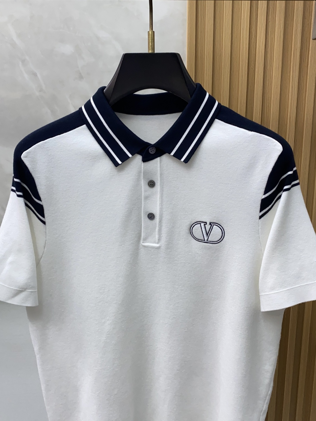 VT【Valentin* 华伦天*秋冬新品精致优雅针织羊毛短袖！全品相！！刺绣品牌经典图案，高端大气．简