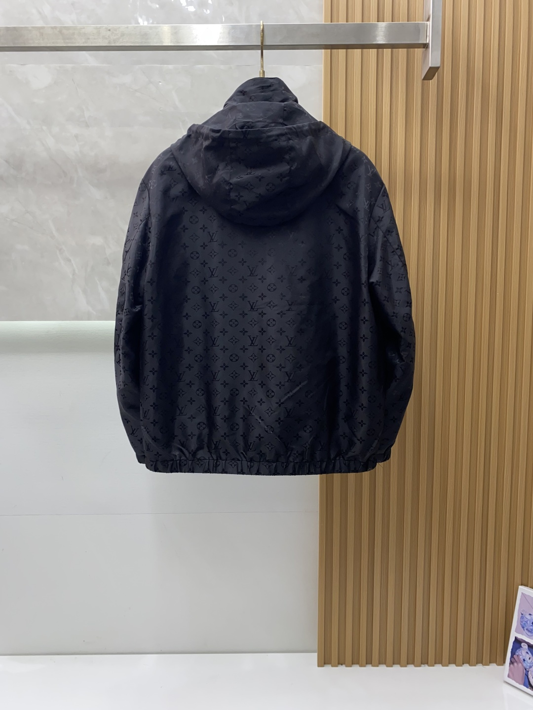 1v 路易威登 25ss最新品 夹克外套，设计帅气有型！百搭必备单品，时尚潮牌， 轻松营造酷帅氛围感 ，