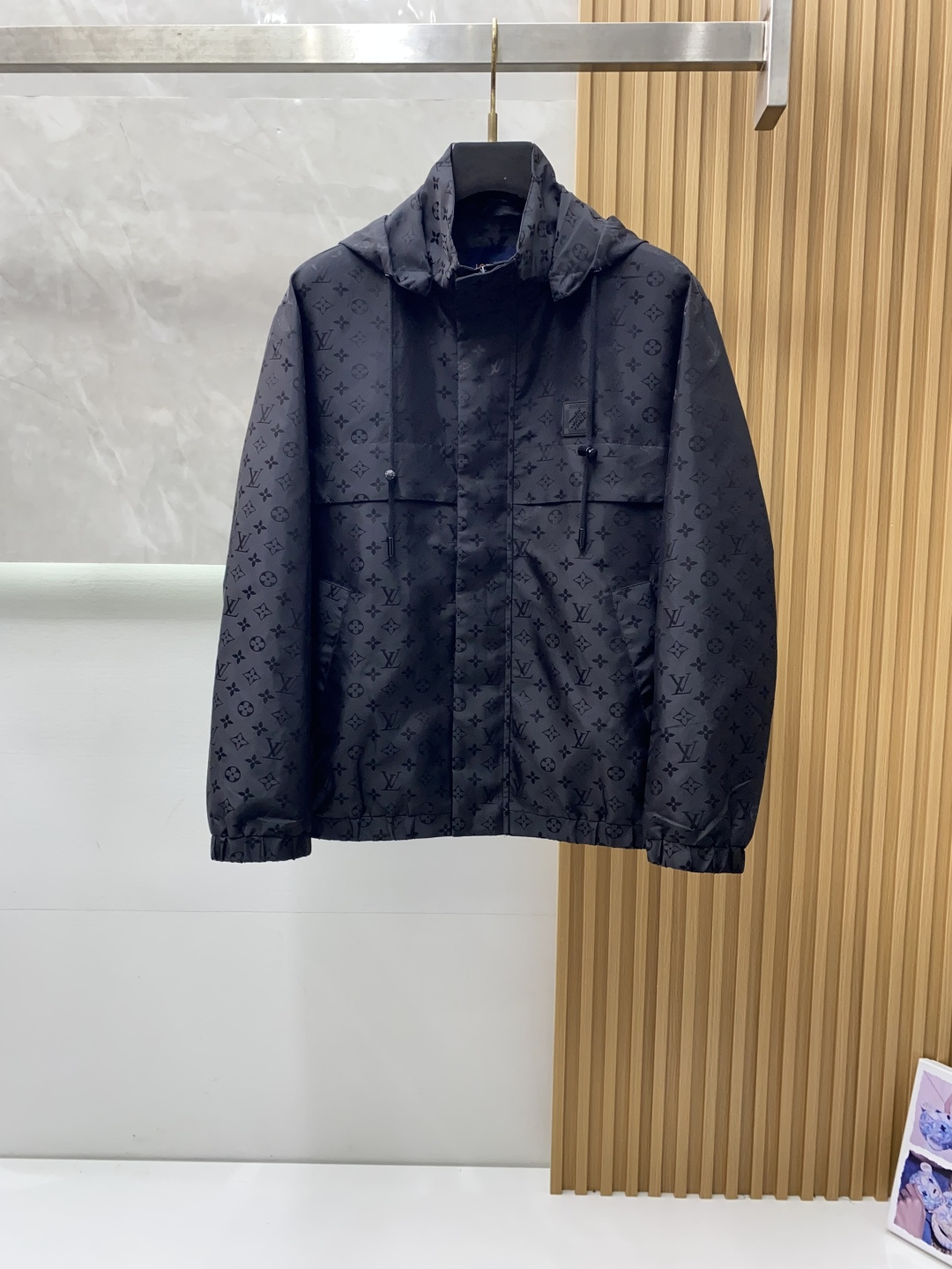 1v 路易威登 25ss最新品 夹克外套，设计帅气有型！百搭必备单品，时尚潮牌， 轻松营造酷帅氛围感 ，