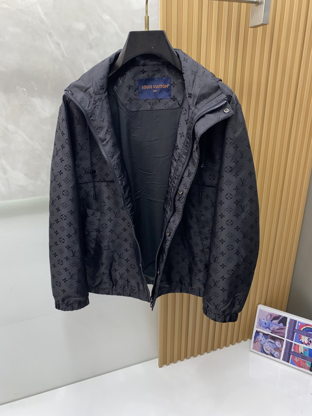 1v 路易威登 25ss最新品 夹克外套，设计帅气有型！百搭必备单品，时尚潮牌， 轻松营造酷帅氛围感 ，