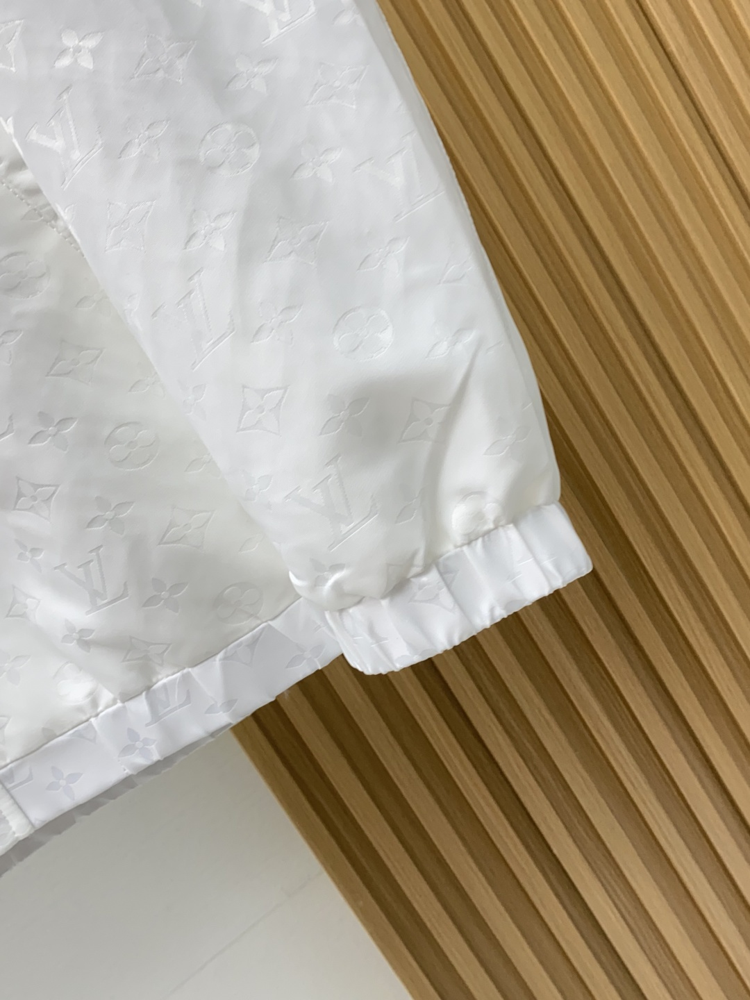 1v 路易威登 25ss最新品 夹克外套，设计帅气有型！百搭必备单品，时尚潮牌， 轻松营造酷帅氛围感 ，