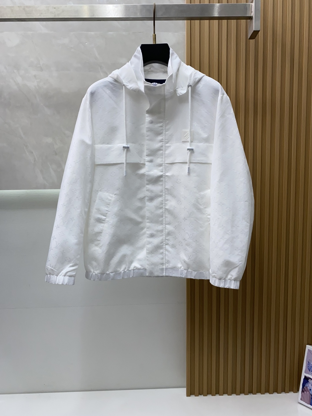 1v 路易威登 25ss最新品 夹克外套，设计帅气有型！百搭必备单品，时尚潮牌， 轻松营造酷帅氛围感 ，