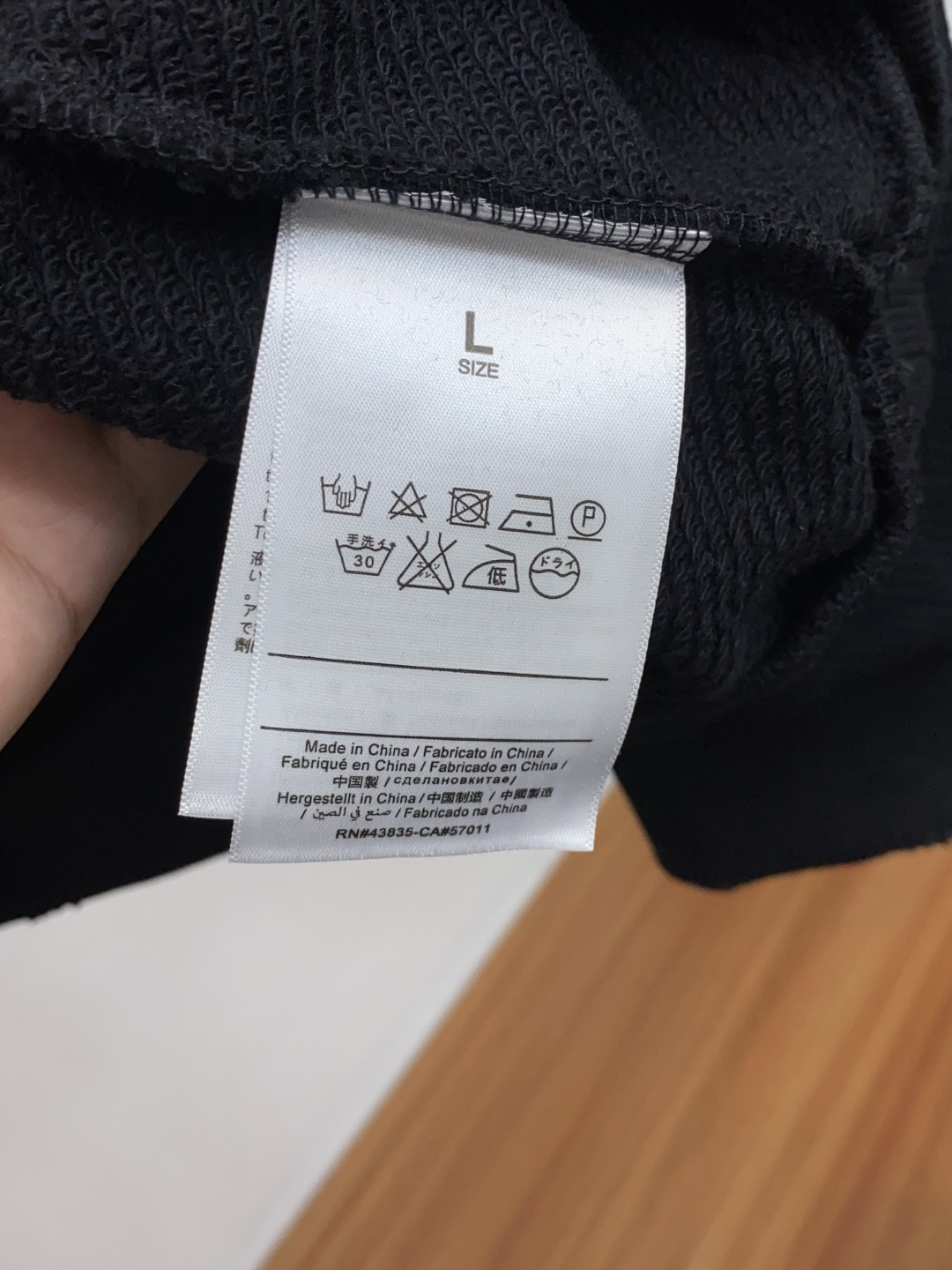 克罗心 秋冬男装专柜官网新品纯棉 爆款面料超好🔈人气推荐秋冬必备✅卫布男士圆领卫衣‼️正面饰有经典图标印