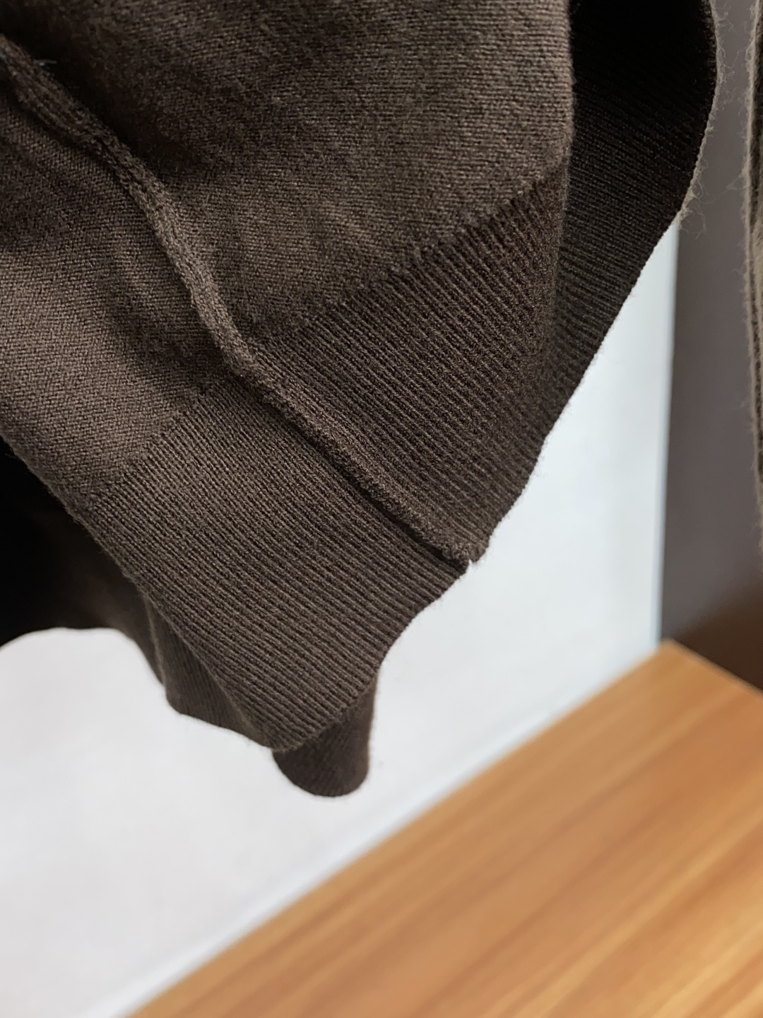 布莱奥尼 翻领羊毛衫，用细腻纤维编织时光韵味，于一针一线间，诉说永恒优雅，在男士高端针织服饰领域，这款羊