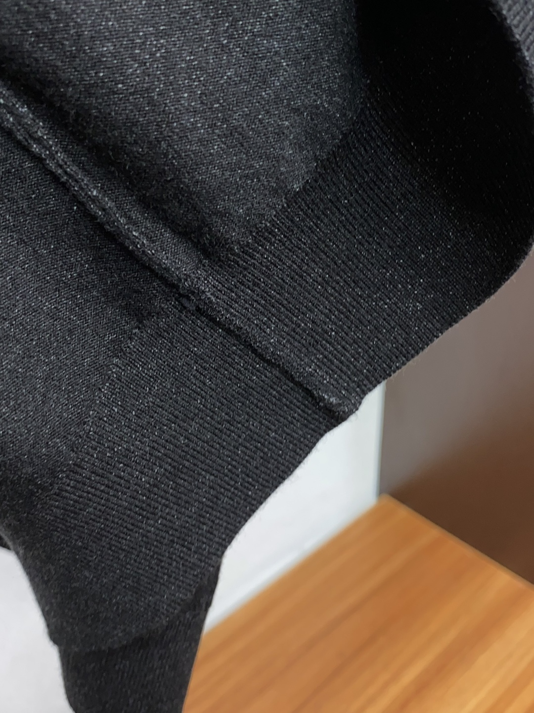 布莱奥尼 翻领羊毛衫，用细腻纤维编织时光韵味，于一针一线间，诉说永恒优雅，在男士高端针织服饰领域，这款羊