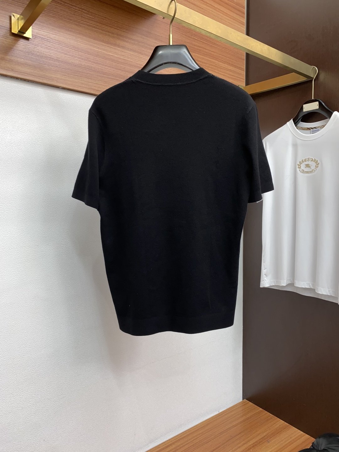 巴黎世家 秋冬新品精致优雅针织羊毛短袖！全品相！！刺绣品牌经典图案，高端大气．简约设计！面料上身舒适透气