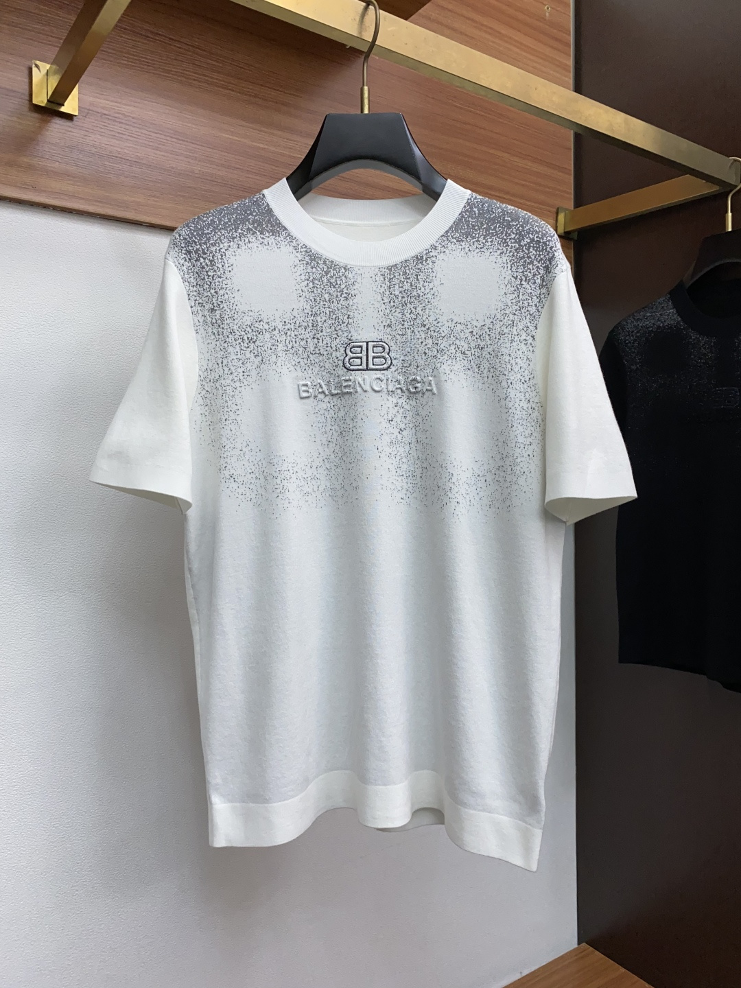 巴黎世家 秋冬新品精致优雅针织羊毛短袖！全品相！！刺绣品牌经典图案，高端大气．简约设计！面料上身舒适透气