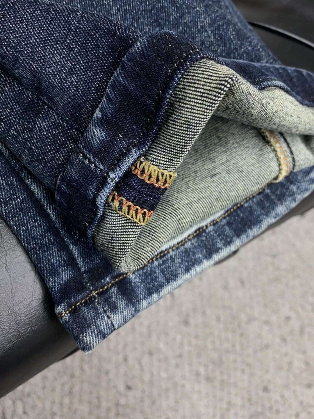1v路易威登 2025秋季新品 修身男士牛仔裤纯血统品 每季必出的类型，无需质疑的热卖王牌单品，符合四季