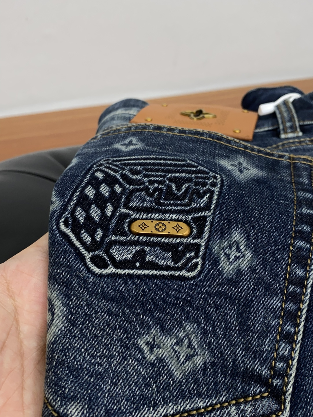 1v路易威登 2025秋季新品 修身男士牛仔裤纯血统品 每季必出的类型，无需质疑的热卖王牌单品，符合四季