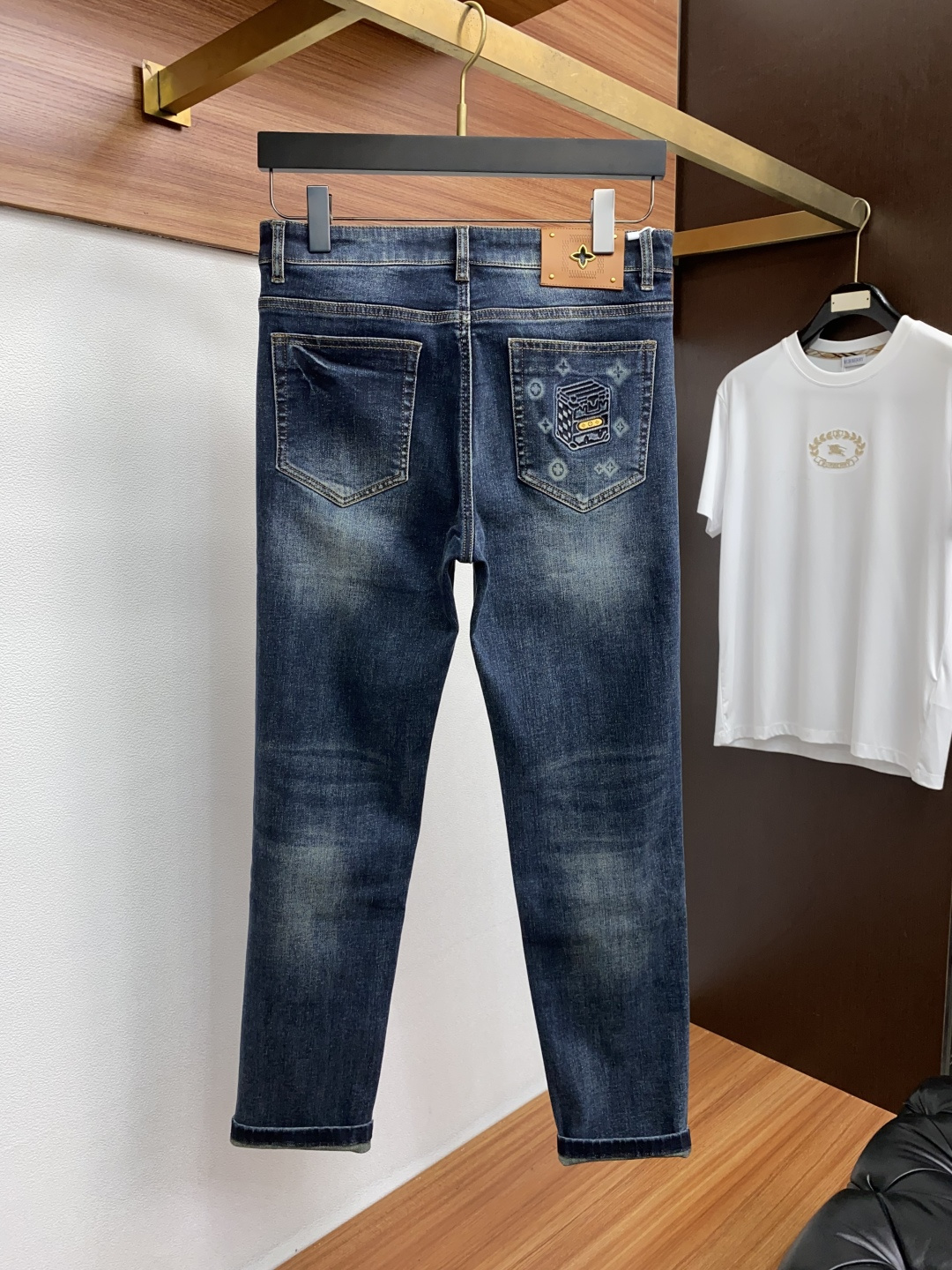 1v路易威登 2025秋季新品 修身男士牛仔裤纯血统品 每季必出的类型，无需质疑的热卖王牌单品，符合四季