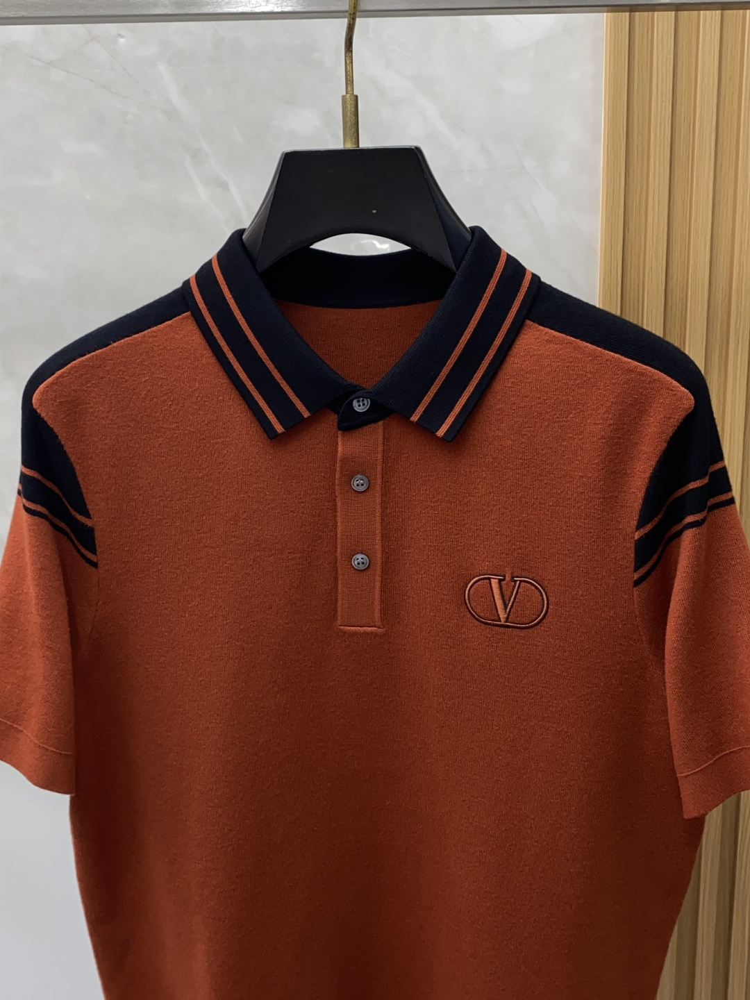 VT【Valentin* 华伦天*秋冬新品精致优雅针织羊毛短袖！全品相！！刺绣品牌经典图案，高端大气．简