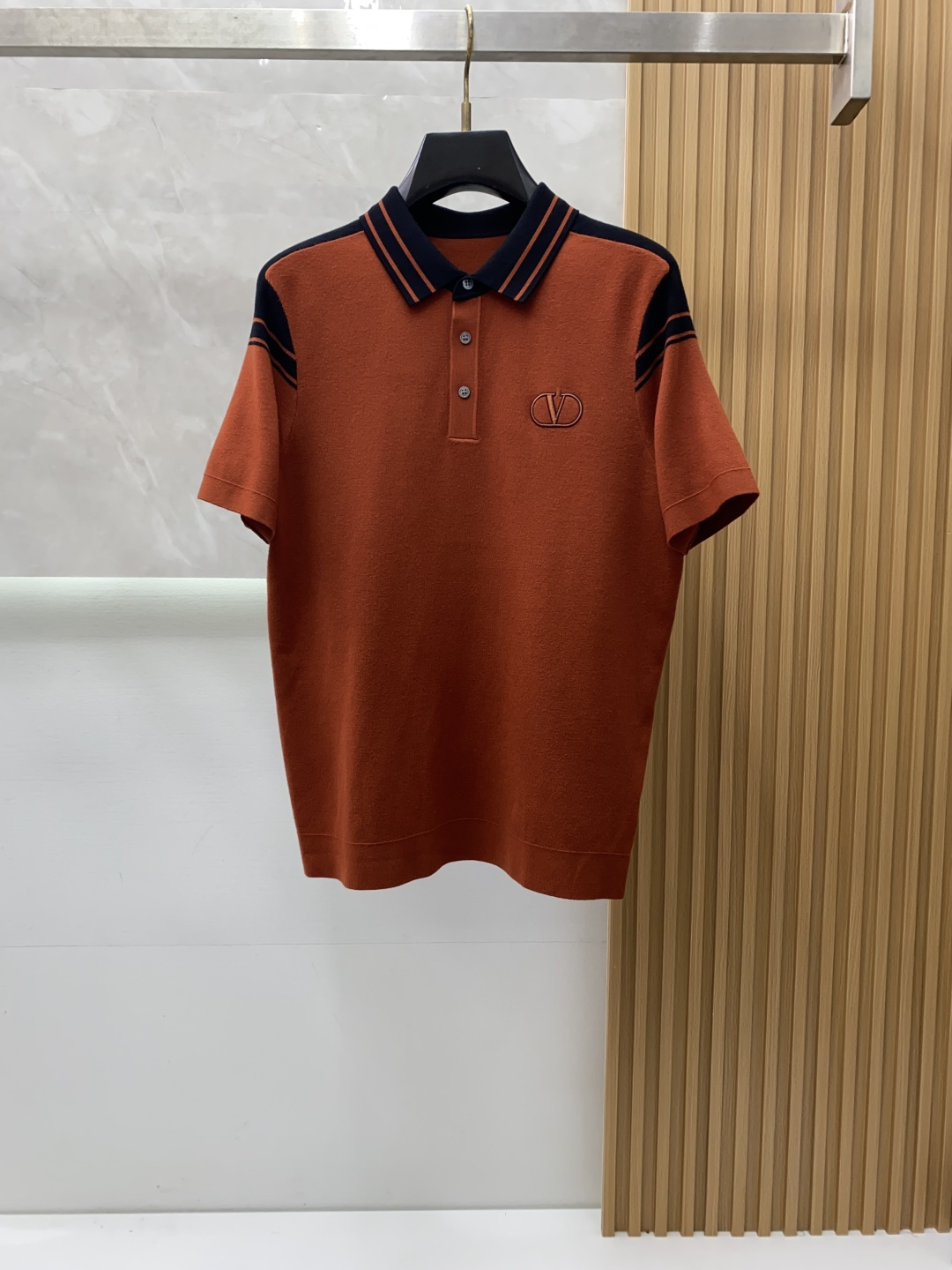 VT【Valentin* 华伦天*秋冬新品精致优雅针织羊毛短袖！全品相！！刺绣品牌经典图案，高端大气．简