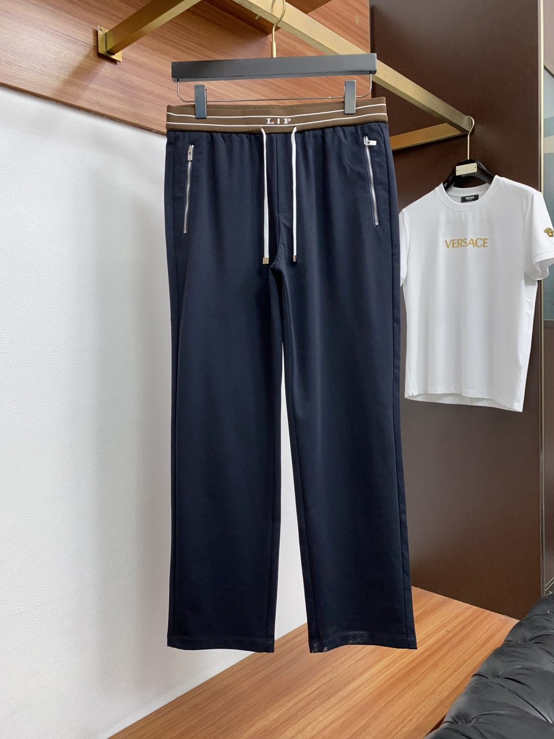 Loro piana 诺悠翩雅 高端定制、2026春夏最新款休闲裤柜台同步发售 原版定制 客供五金辅料 
