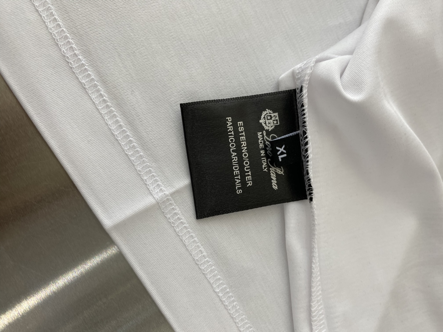 Loro Piana 诺悠亚 2026春夏新款首发专柜最新款圆领短袖 高端订制 设计前卫时尚！品牌logo重工艺设计 高