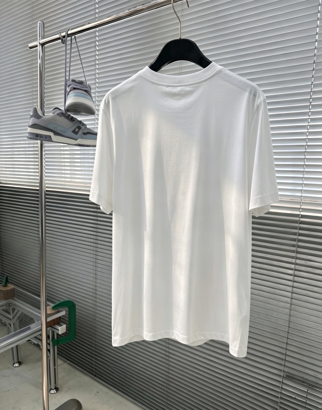 Loro Piana 诺悠亚 2026春夏新款首发专柜最新款圆领短袖 高端订制 设计前卫时尚！品牌logo重工艺设计 高