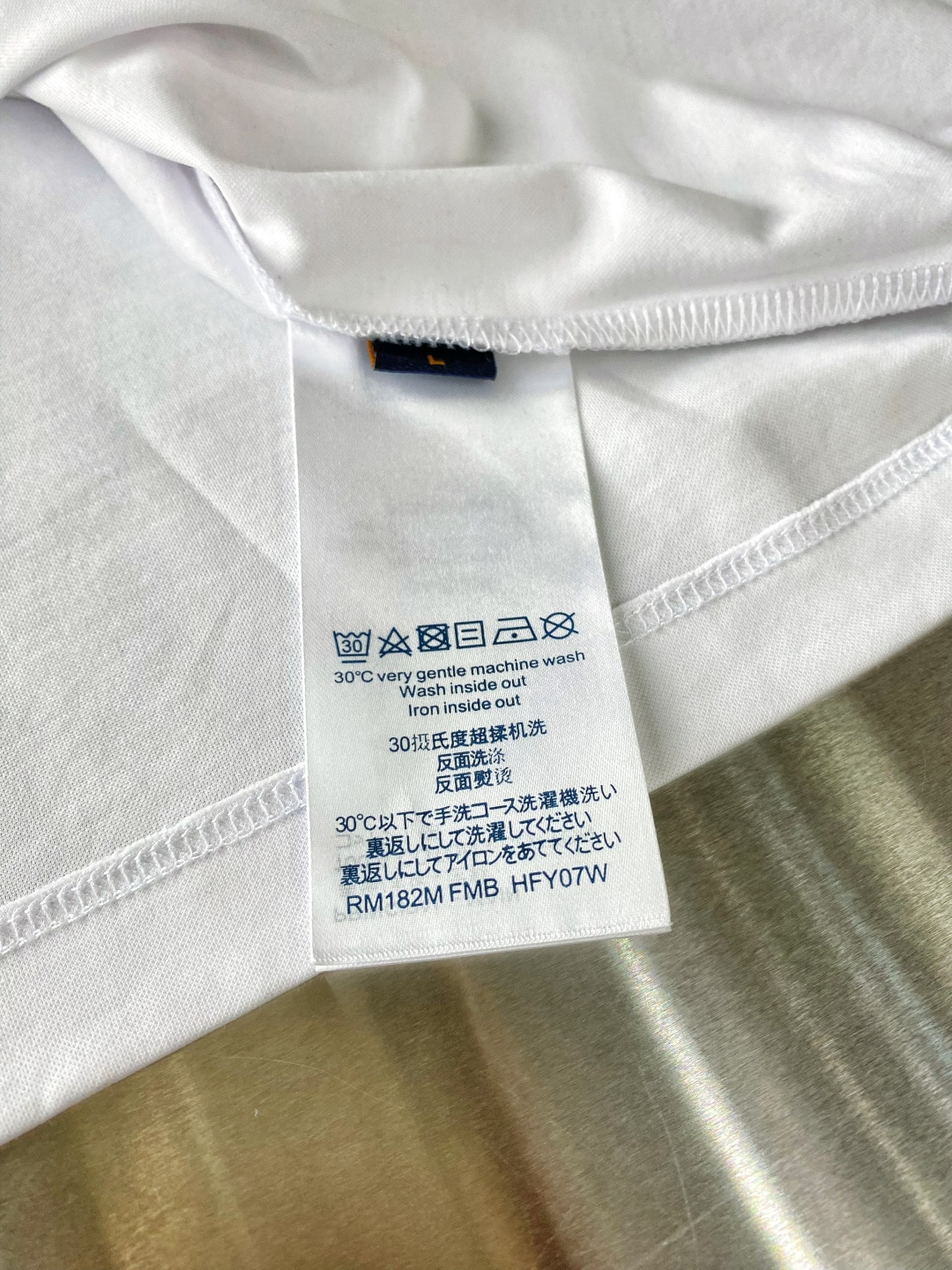 1v 路易威登 2026春夏新款首发专柜最新款圆领短袖 高端订制 设计前卫时尚！品牌logo重工艺设计 