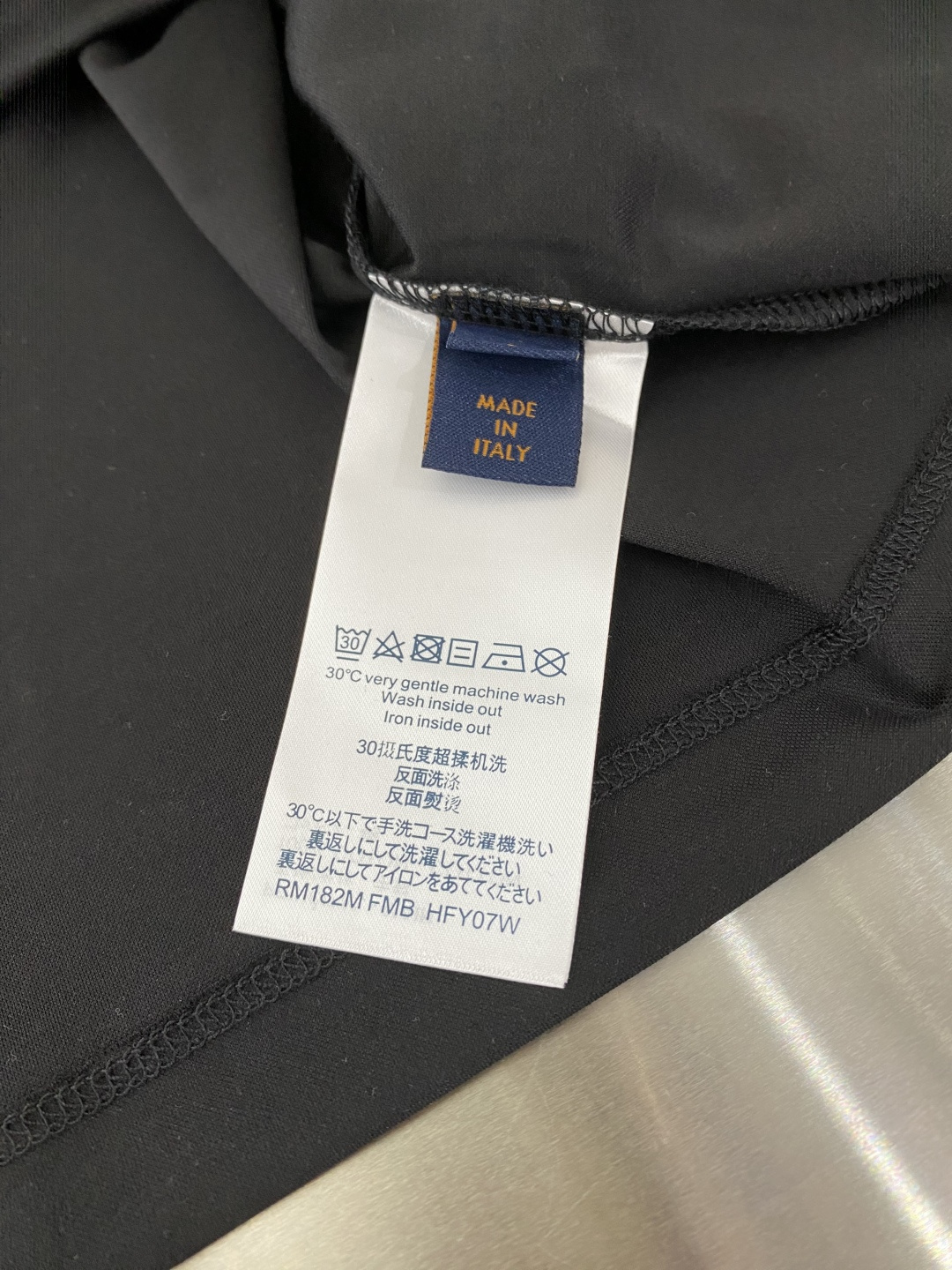 1v 路易威登 2026春夏新款首发专柜最新款圆领短袖 高端订制 设计前卫时尚！品牌logo重工艺设计 
