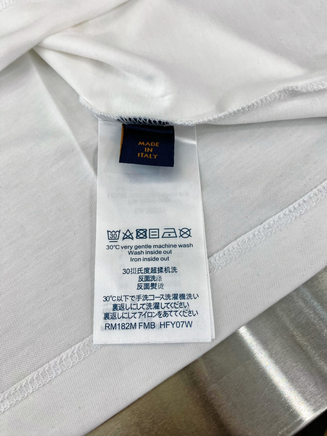 1v 路易威登 2026春夏新款首发专柜最新款圆领短袖 高端订制 设计前卫时尚！品牌logo重工艺设计 