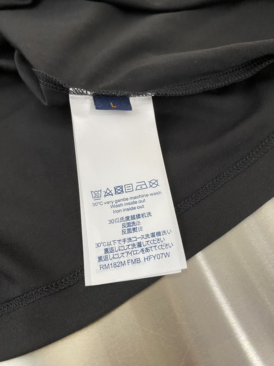 1v 路易威登 2026春夏新款首发专柜最新款圆领短袖 高端订制 设计前卫时尚！品牌logo重工艺设计 