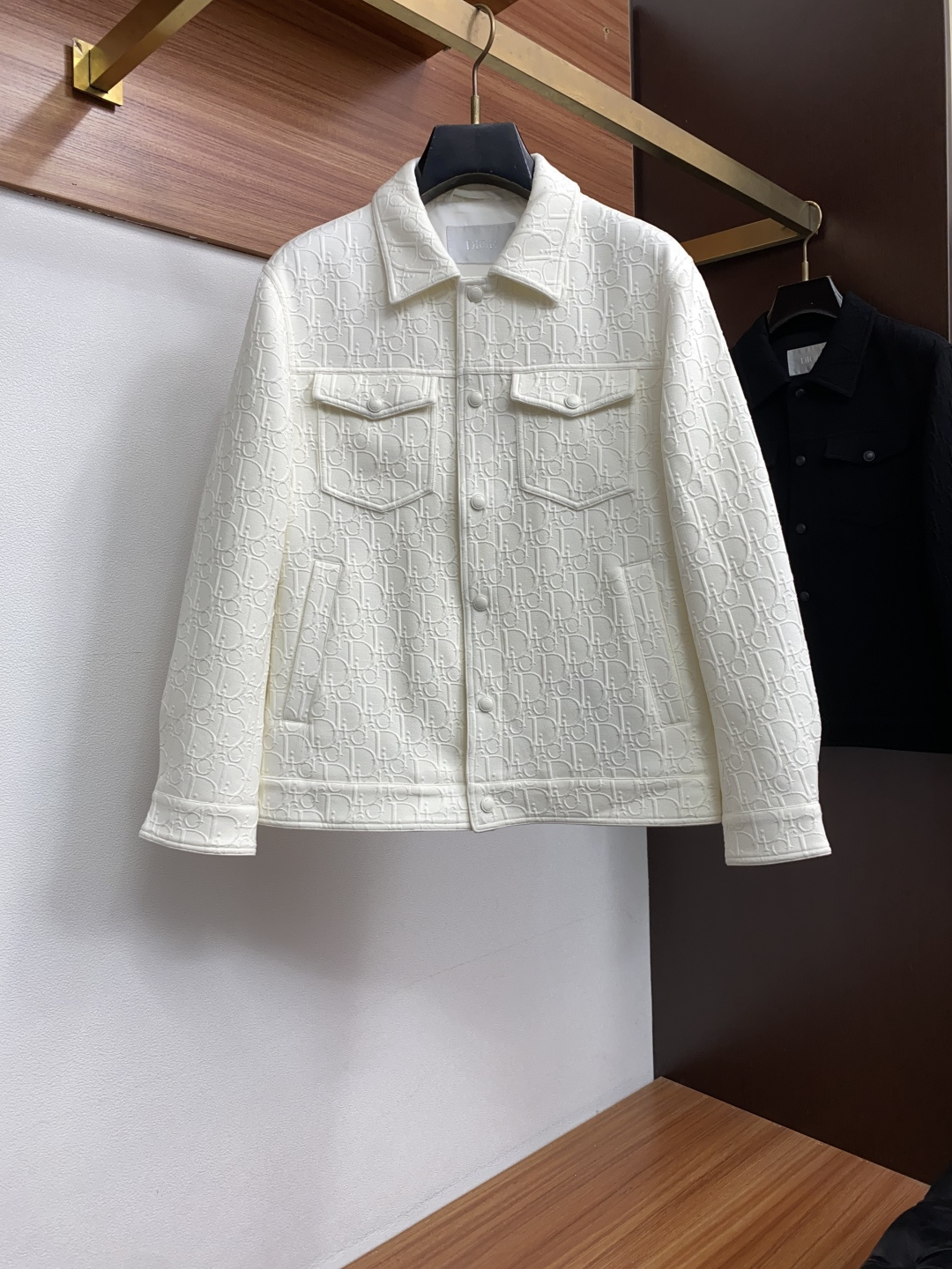 迪奥 25ss最新品 商务翻领夹克外套，设计帅气有型！百搭必备单品，时尚潮牌， 轻松营造酷帅氛围感 ，高级感满满，在低调