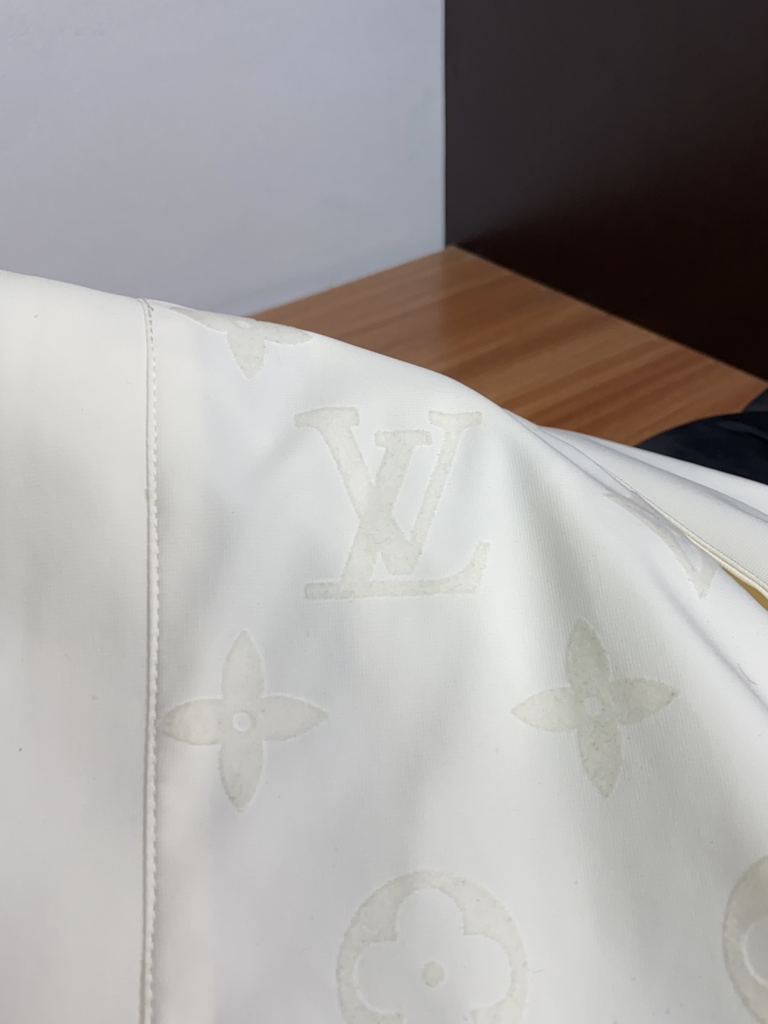 루이비통 후드 윈드브레이커 자켓 25SS 상세 이미지 9