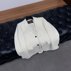 Loro piana 诺悠翩雅 25ss最新品 西装夹克外套,设计帅气有型!百搭必备单品,时尚潮牌, 轻松营造酷帅氛围感 Loro piana 诺悠翩雅 25ss最新品 西装夹克外套,设计帅气有型!百搭必备单品,时尚潮牌, 轻松营造酷帅氛围感