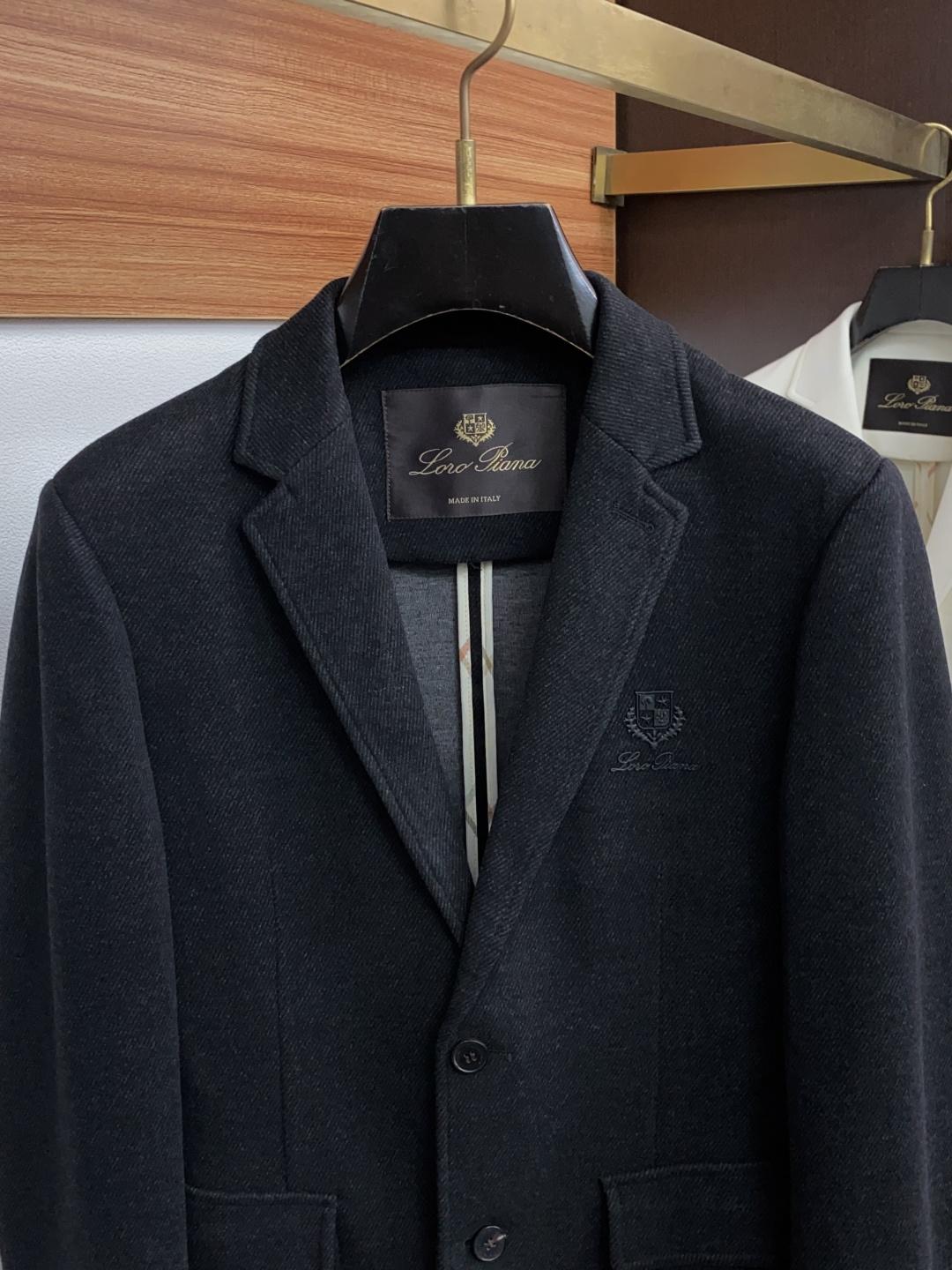 Loro piana 诺悠翩雅 25ss最新品 西装夹克外套,设计帅气有型!百搭必备单品,时尚潮牌, 轻松营造酷帅氛围感 Loro piana 诺悠翩雅 25ss最新品 西装夹克外套,设计帅气有型!百搭必备单品,时尚潮牌, 轻松营造酷帅氛围感