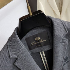 Loro piana 诺悠翩雅 25ss最新品 西装夹克外套,设计帅气有型!百搭必备单品,时尚潮牌, 轻松营造酷帅氛围感 Loro piana 诺悠翩雅 25ss最新品 西装夹克外套,设计帅气有型!百搭必备单品,时尚潮牌, 轻松营造酷帅氛围感