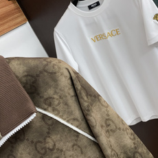 古奇 25ss最新品 立领棉衣夹克外套,设计帅气有型!百搭必备单品,时尚潮牌, 轻松营造酷帅氛围感 ,高级感满满,在低调 古奇 25ss最新品 立领棉衣夹克外套,设计帅气有型!百搭必备单品,时尚潮牌, 轻松营造酷帅氛围感 ,高级感满满,在低调