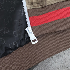 古奇 25ss最新品 立领棉衣夹克外套,设计帅气有型!百搭必备单品,时尚潮牌, 轻松营造酷帅氛围感 ,高级感满满,在低调 古奇 25ss最新品 立领棉衣夹克外套,设计帅气有型!百搭必备单品,时尚潮牌, 轻松营造酷帅氛围感 ,高级感满满,在低调